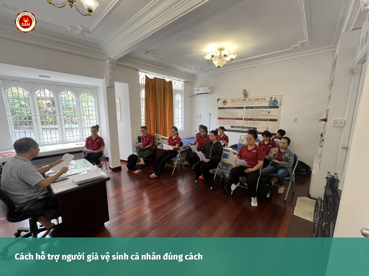 hỗ trợ người già vệ sinh cá nhân